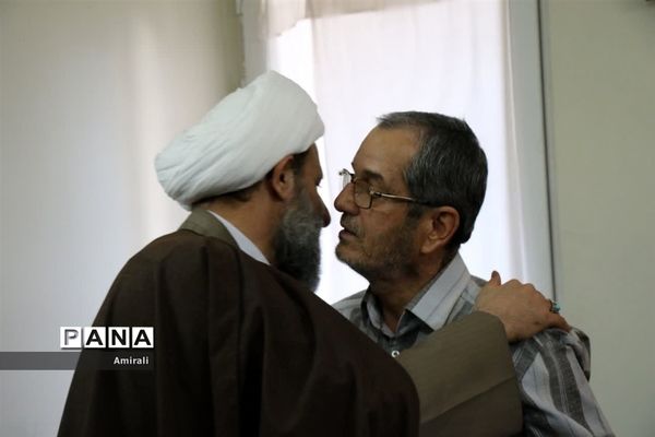 دیدار مسئولان با خانواده شهدای شهرستان‌قرچک