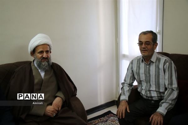 دیدار مسئولان با خانواده شهدای شهرستان‌قرچک