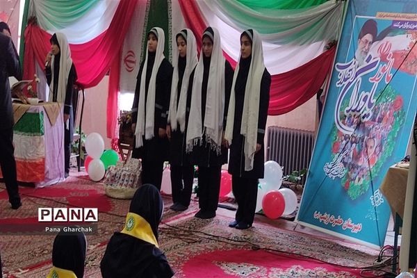 برگزاری مانور یاوران انقلاب در دبیرستان حضرت زینب (س) قرچک‌