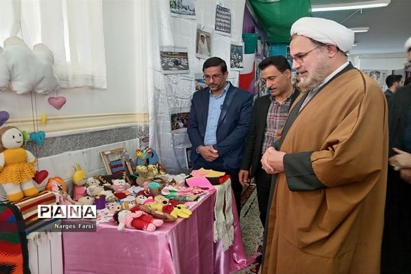 برپایی نمایشگاه «مدرسه انقلاب» در دبیرستان حضرت خدیجه(س) جعفرآباد قم