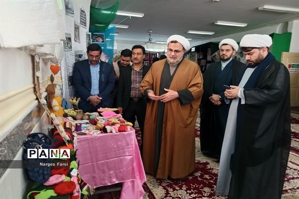 برپایی نمایشگاه «مدرسه انقلاب» در دبیرستان حضرت خدیجه(س) جعفرآباد قم