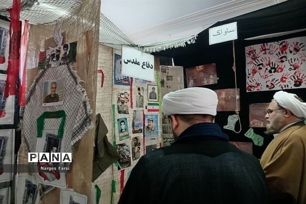 برپایی نمایشگاه «مدرسه انقلاب» در دبیرستان حضرت خدیجه(س) جعفرآباد قم