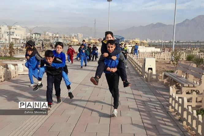 اردو در هوای پاک و اجرای بازیهای همگانی در مدرسه شهید بهشتی یک ناحیه یک شهرری