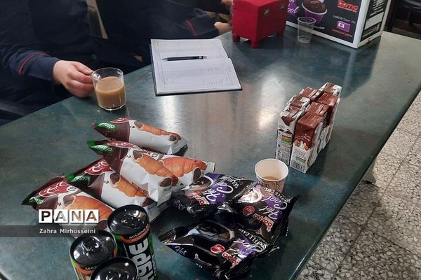 بزرگداشت ایام‌الله دهه فجر در مدارس ناحیه یک شهرری