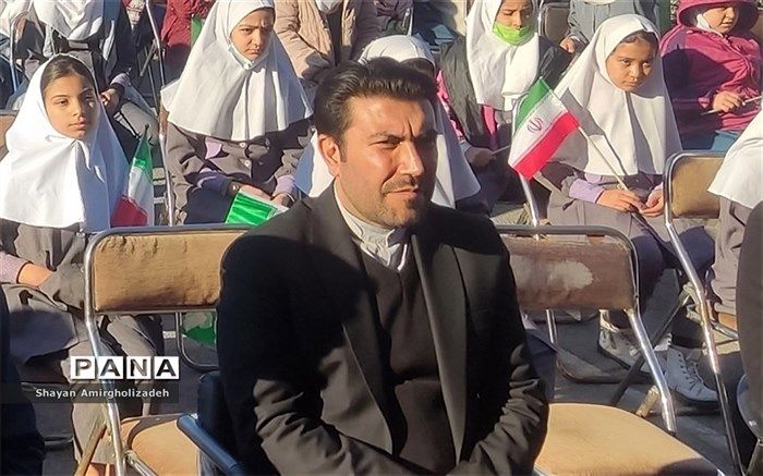 انقلاب اسلامی، کشوری با اکثریت بی‌سواد را به رتبه ۱۶ علمی جهان رساند