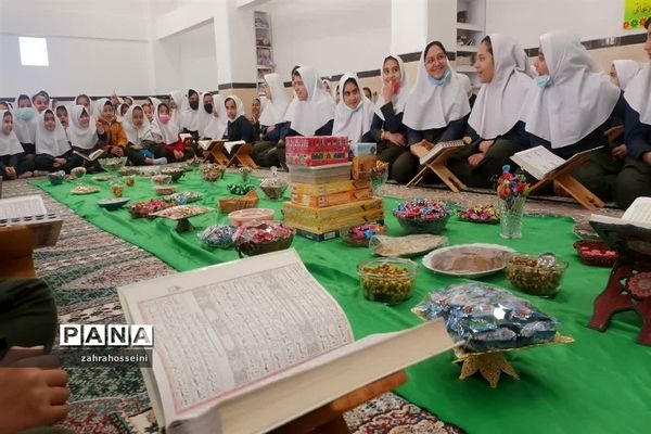 محفل انس با قرآن در دبستان شهید نجاتی ابرکوه