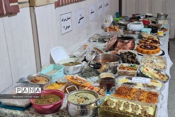 جشنواره غذای سالم در ایام دهه فجر در دبستان هموطن۲ رودهن