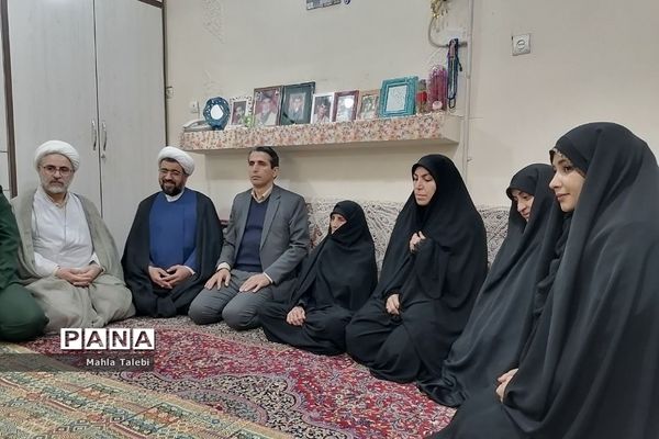 بازدید از خانواده شهید جعفری و شهیده قره داغی باحضور مسئولین صباشهر