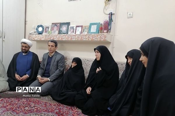 بازدید از خانواده شهید جعفری و شهیده قره داغی باحضور مسئولین صباشهر