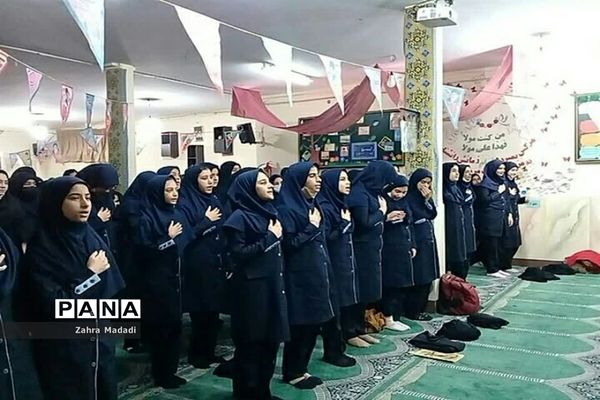 مراسم جشن دهه فجر در دبیرستان شهید برقعی یک قم