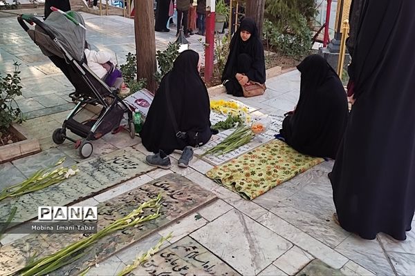 گلباران مزار شهدای قم در دهه فجر