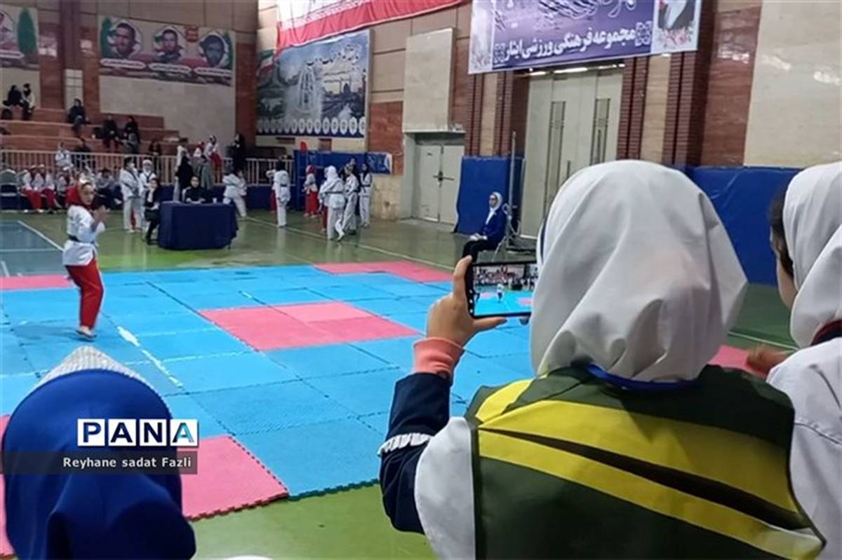 مسابقات تکواندو شهرستان شهریار  به مناسبت دهه مبارکه فجر در سالن ایثار اندیشه فاز ۳ برگزار شد
