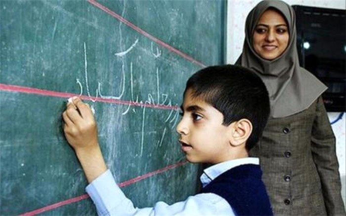 گفت‌وگو با معلم بازنشسته گلستانی درباره رشد نظام آموزشی بعد از انقلاب/ فیلم