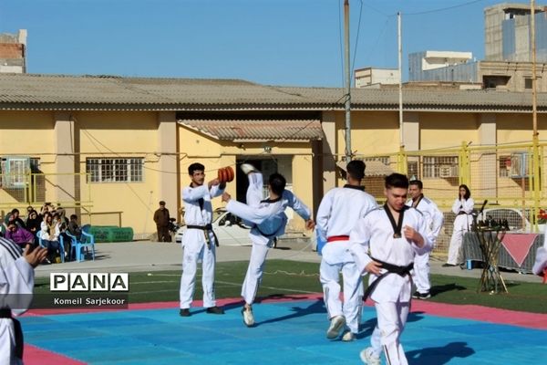 همایش تکواندو کاران در شهرستان گنبد