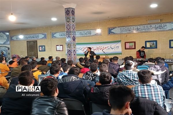 جشن انقلاب در دبیرستان شاهد شهید حاج‌ عباس نجفی