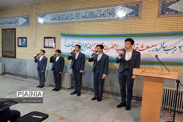 جشن انقلاب در دبیرستان شاهد شهید حاج‌ عباس نجفی