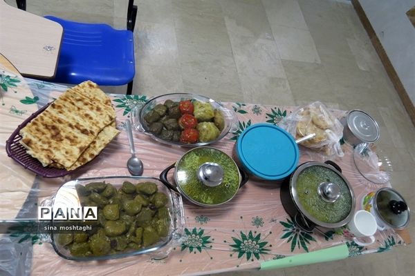 جشنواره غذاهای در هنرستان امام خمینی (ره)