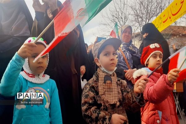 حضور کودکان قائمشهری در راهپیمایی ۲۲ بهمن