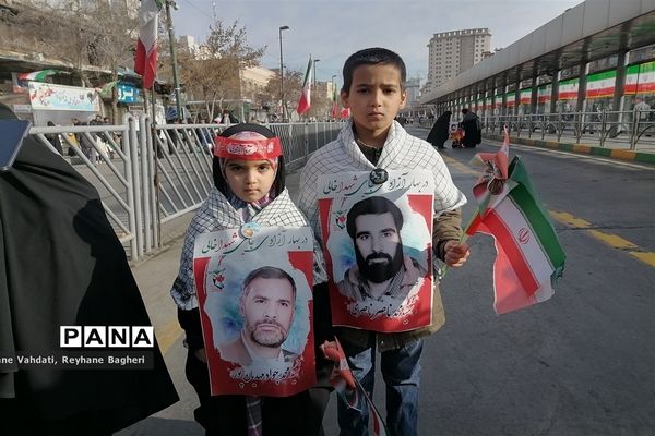 حضور پرشور مردم انقلابی مشهد در راهپیمایی بیست و دوم بهمن ماه 1402