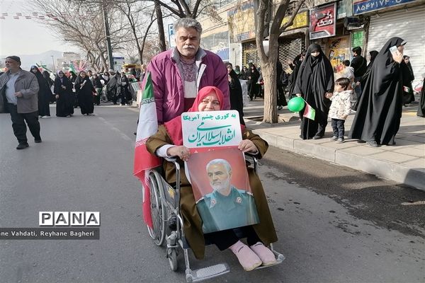 حضور پرشور مردم انقلابی مشهد در راهپیمایی بیست و دوم بهمن ماه 1402