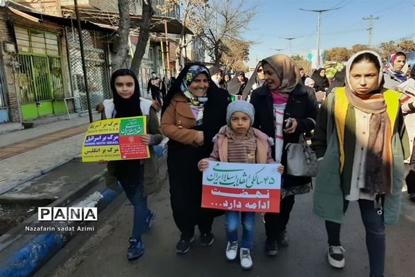 حضور مردم شیروان در راهپیمایی 22 بهمن