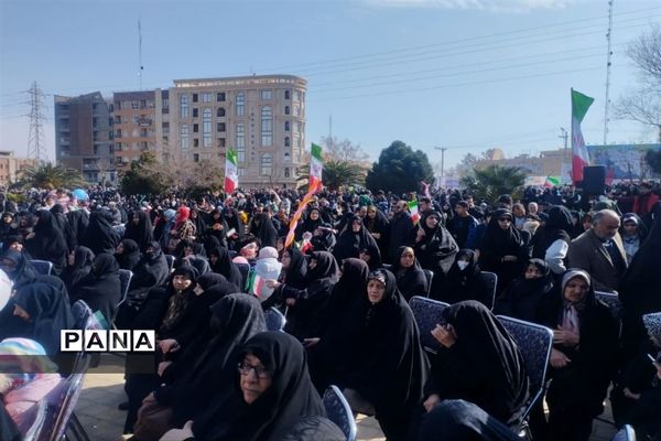 حضور پرشور مردم دارالمومنین کاشان در جشن پیروزی انقلاب