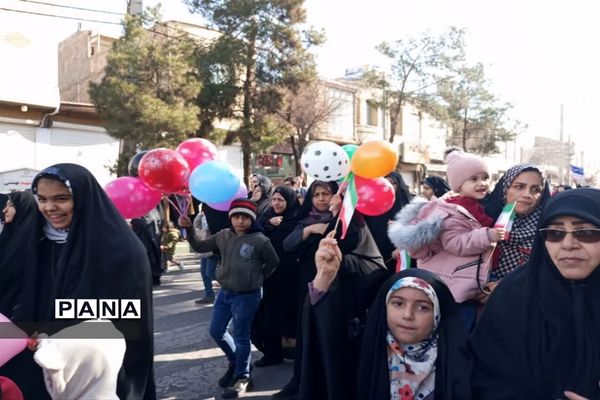 حضور پرشور مردم دارالمومنین کاشان در جشن پیروزی انقلاب