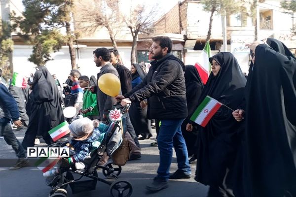 حضور پرشور مردم دارالمومنین کاشان در جشن پیروزی انقلاب