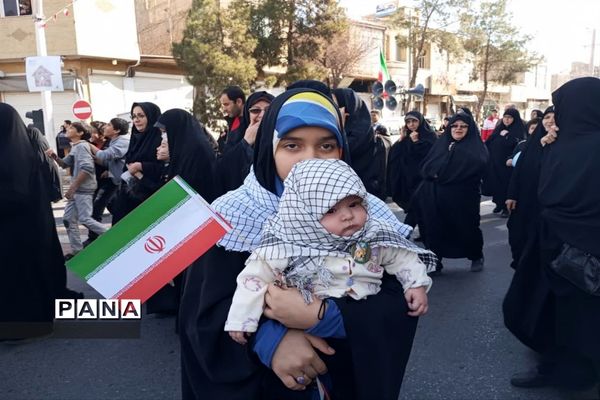 حضور پرشور مردم دارالمومنین کاشان در جشن پیروزی انقلاب