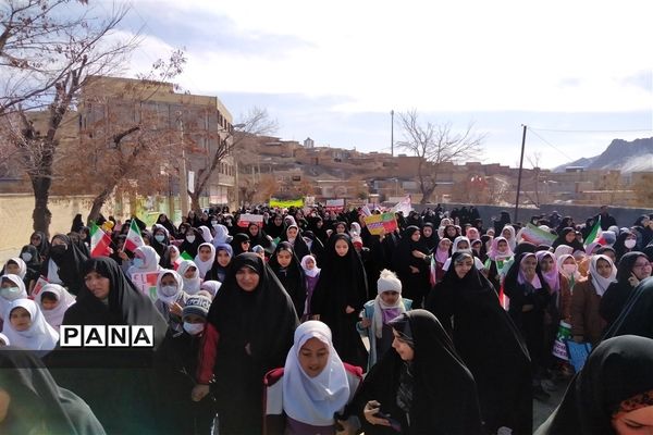 حضور پرشور مردم در راهپیمایی 22 بهمن در شهرستان بن