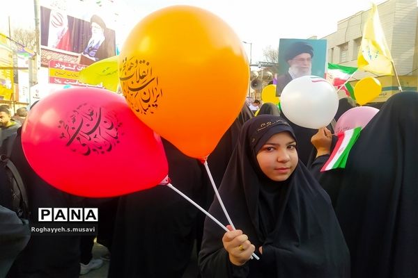 جلوه‌هایی از حضور گسترده مردم قم در راهپیمایی ۲۲ بهمن