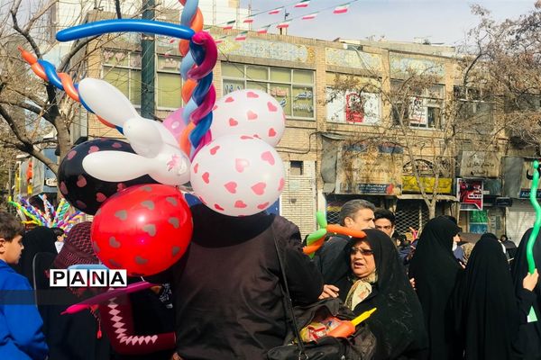 حضور پرشور آموزش و پرورش ناحیه سه مشهد در راهپیمایی 22بهمن