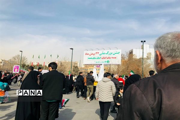 حضور پرشور آموزش و پرورش ناحیه سه مشهد در راهپیمایی 22بهمن
