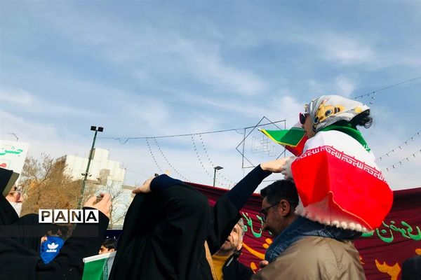 حضور پرشور آموزش و پرورش ناحیه سه مشهد در راهپیمایی 22بهمن