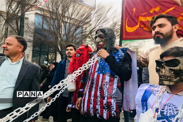 حضور پرشور آموزش و پرورش ناحیه سه مشهد در راهپیمایی 22بهمن