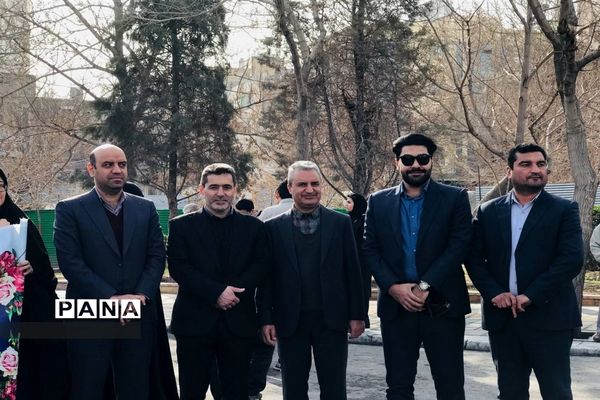 حضور پرشور آموزش و پرورش ناحیه سه مشهد در راهپیمایی 22بهمن