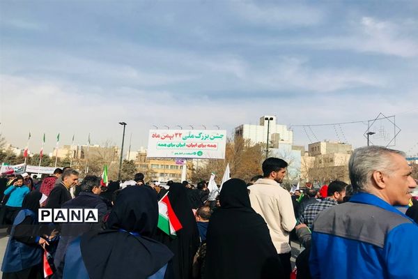 حضور پرشور آموزش و پرورش ناحیه سه مشهد در راهپیمایی 22بهمن