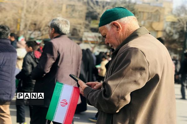 حضور پرشور آموزش و پرورش ناحیه سه مشهد در راهپیمایی 22بهمن
