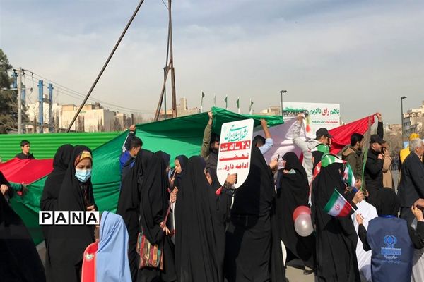 حضور پرشور آموزش و پرورش ناحیه سه مشهد در راهپیمایی 22بهمن