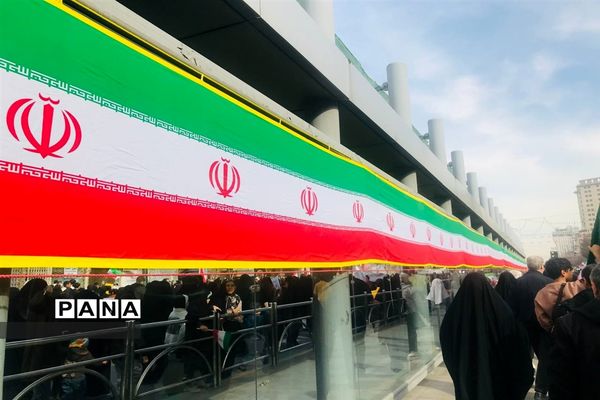 حضور پرشور آموزش و پرورش ناحیه سه مشهد در راهپیمایی 22بهمن