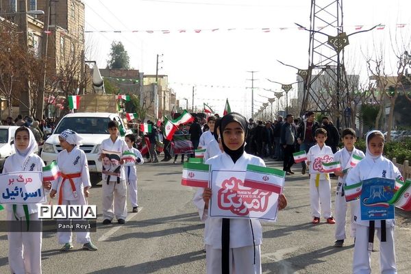 راهپیمایی پرشور مر‌دم شهرری و قیامدشت در گرامیداشت چهل و پنجمین سالگرد پیروزی انقلاب اسلامی ایران