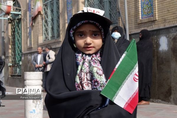 حضور چشم‌گیر مردم قرچک در راهپیمایی یوم‌الله ۲۲ بهمن