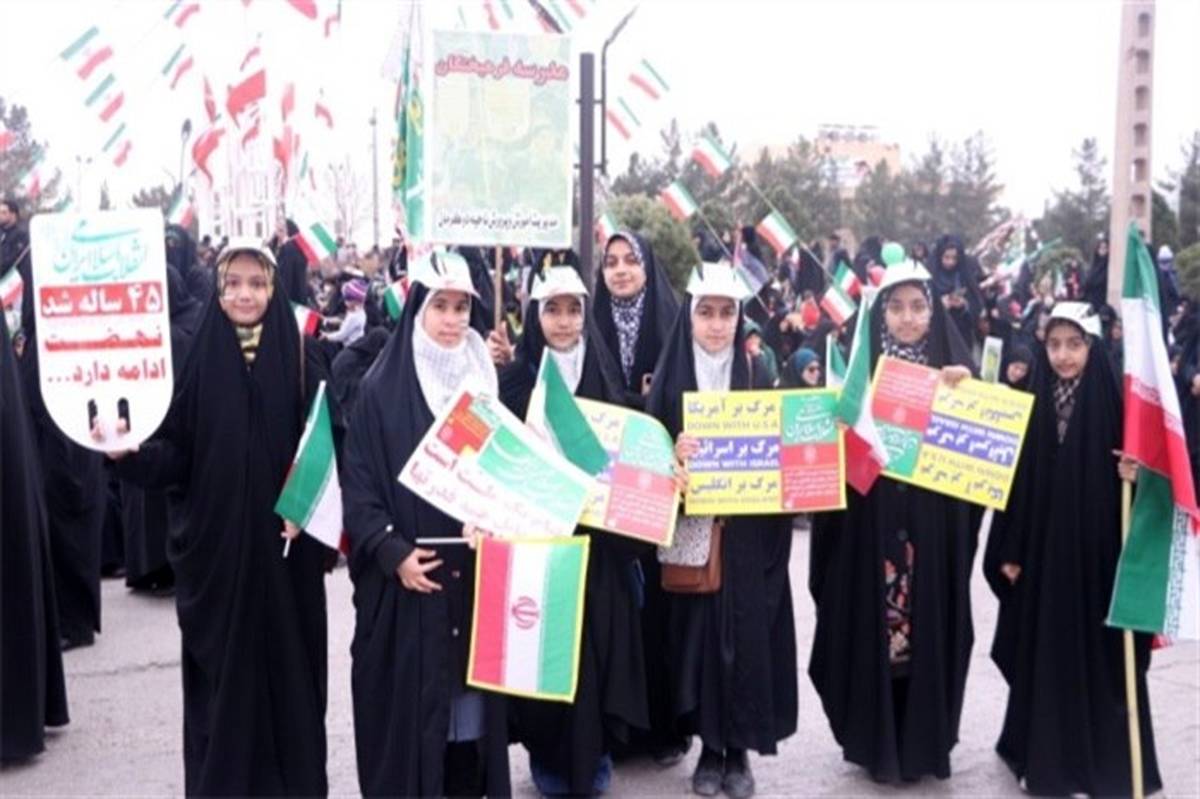 ملت ایران در موضع انقلابی خود گرفتار تردید نمی‌شود