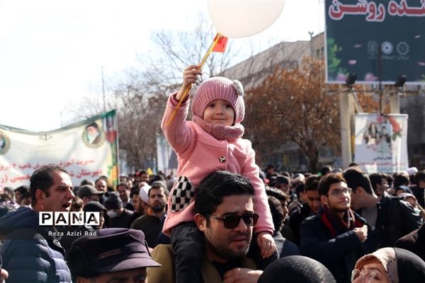 بچه‌های انقلاب پای کار انقلاب