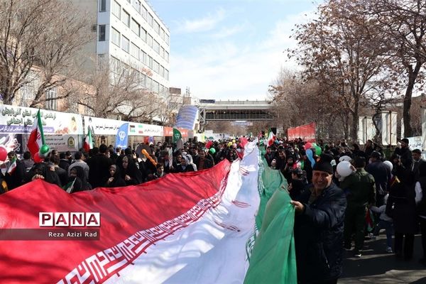 بچه‌های انقلاب پای کار انقلاب