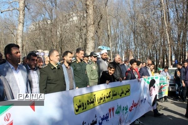 برگزاری راهپیمایی ۲۲ بهمن در شهرستان محمودآباد