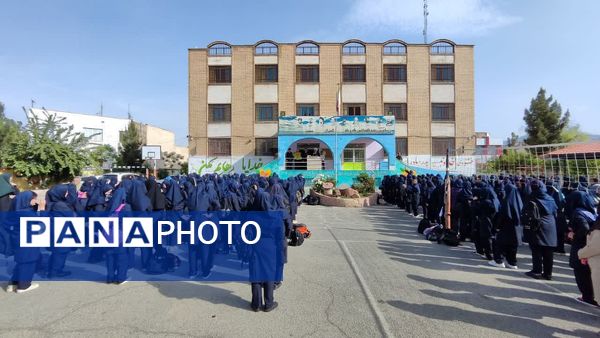 حضور کاروان زیر سایه خورشید در متوسطه آیین تربیت اندیشه