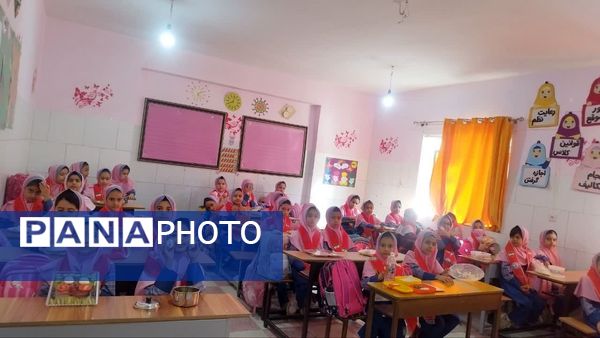 «انگشتر خوشحالی» نماد جشن روز کودک در دبستان شهید هادی آریایی ناحیه یک یزد