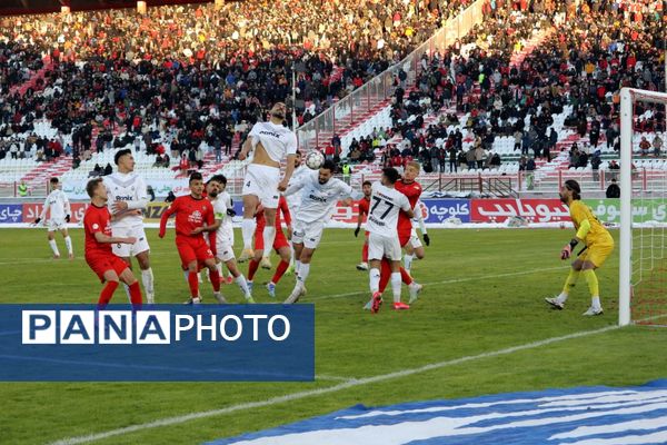 بازی تراکتور و ملوان در تبریز