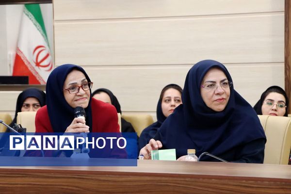 نشست خبری مدیرکل راه و شهرسازی و مدیران دستگاه‌های متولی حمل و نقل یزد